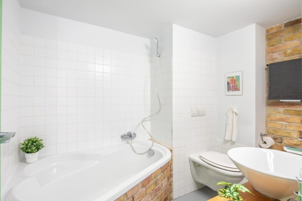 Very Central - Unique Design - New Studio Budapest Bagian luar foto