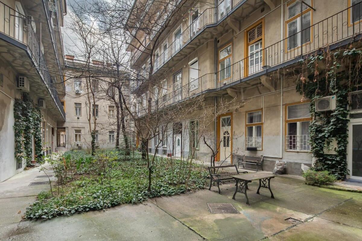 Very Central - Unique Design - New Studio Budapest Bagian luar foto