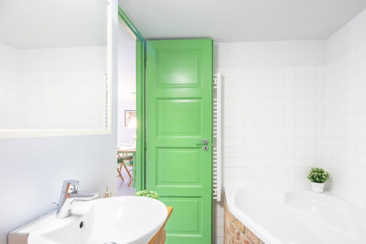 Very Central - Unique Design - New Studio Budapest Bagian luar foto