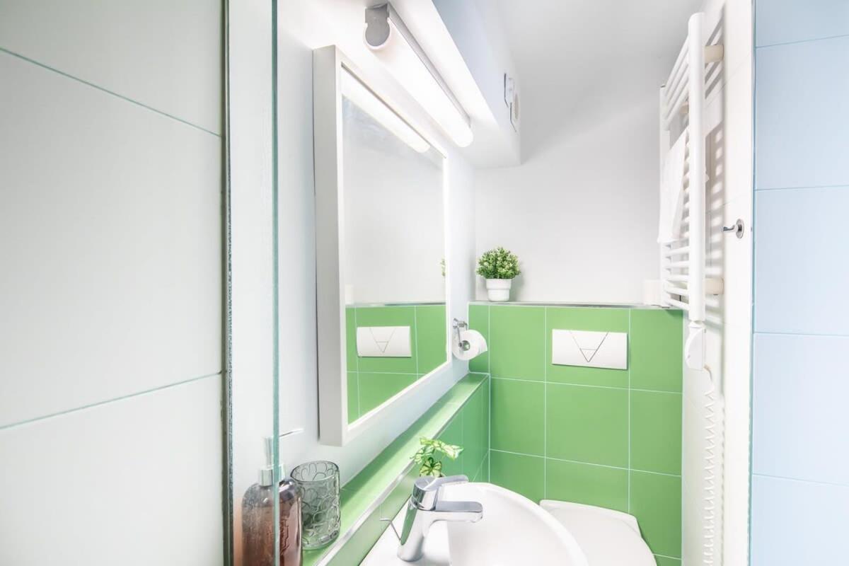 Very Central - Unique Design - New Studio Budapest Bagian luar foto